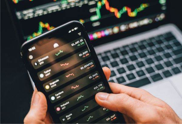 Bursele europene au închis ieri în scădere